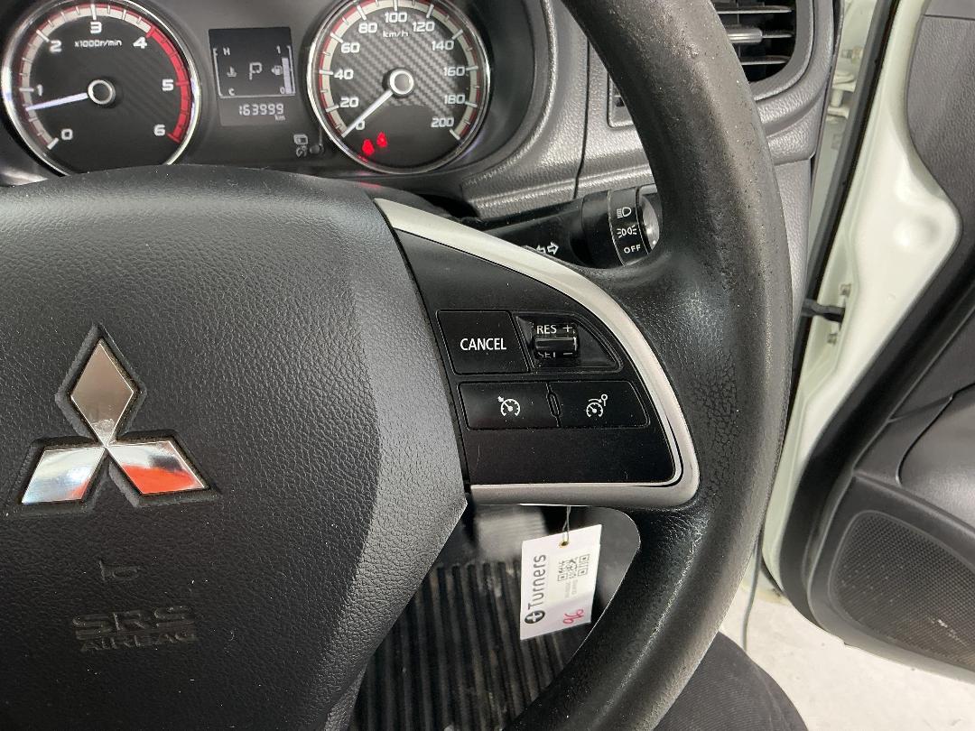 Photo '22' of Mitsubishi Triton