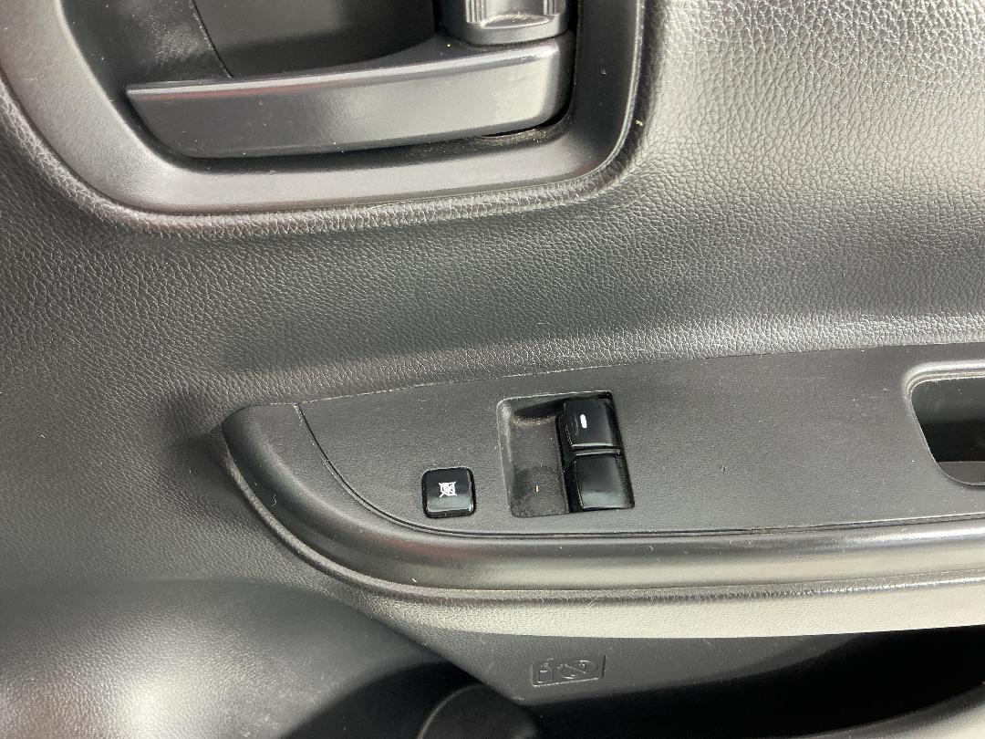 Photo '23' of Mitsubishi Triton