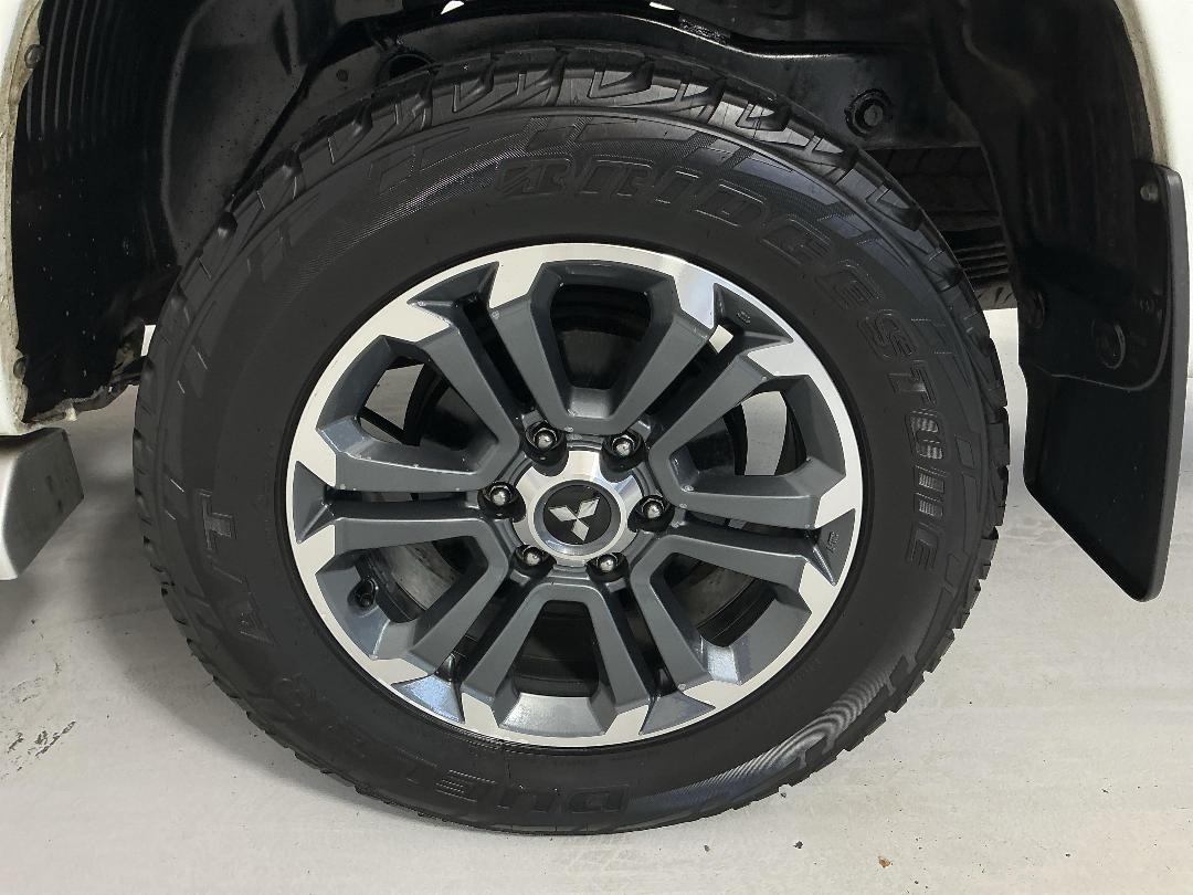 Photo '11' of Mitsubishi Triton