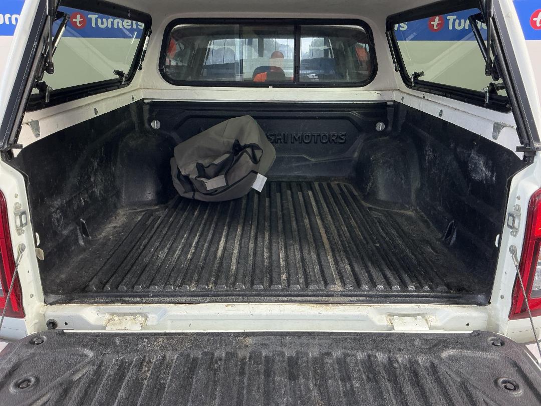 Photo '14' of Mitsubishi Triton