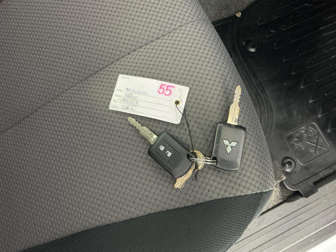 Photo '22' of Mitsubishi Triton