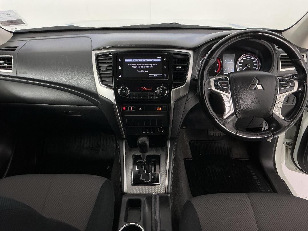 Photo '17' of Mitsubishi Triton