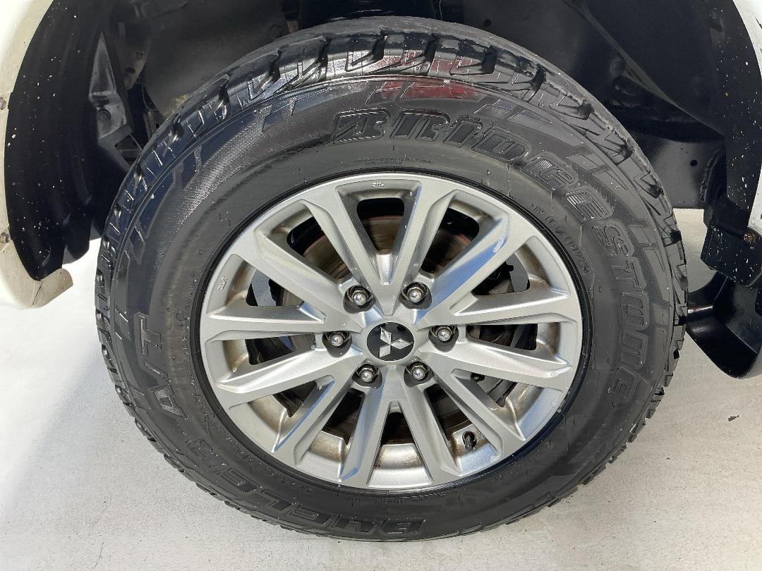 Photo '10' of Mitsubishi Triton