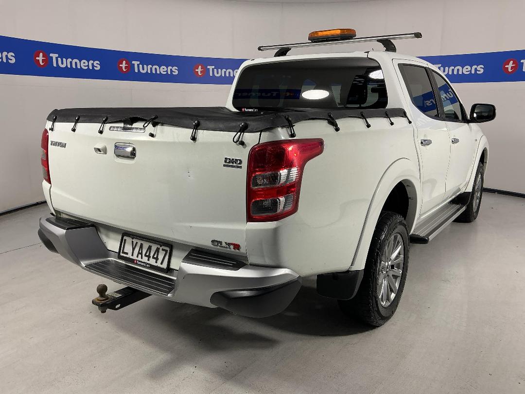 Photo '7' of Mitsubishi Triton