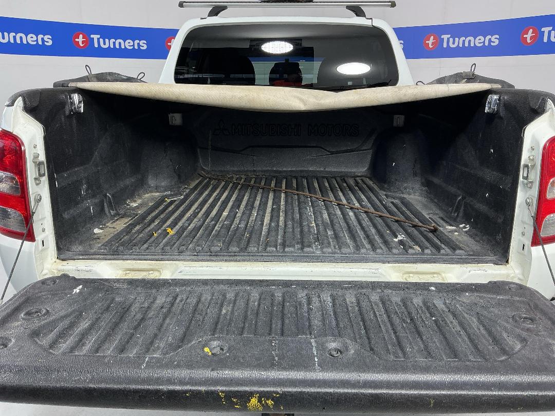 Photo '14' of Mitsubishi Triton