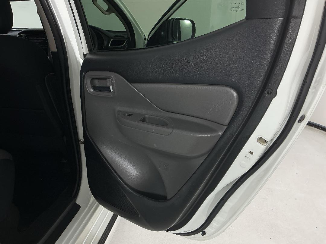 Photo '19' of Mitsubishi Triton