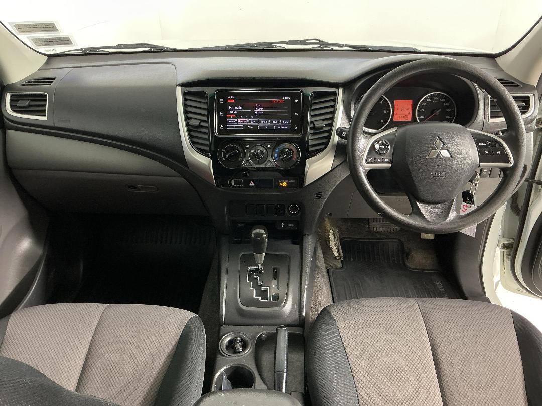 Photo '17' of Mitsubishi Triton