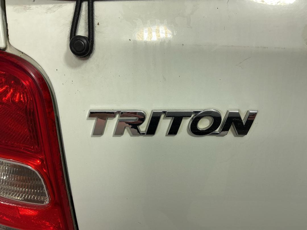 Photo '28' of Mitsubishi Triton