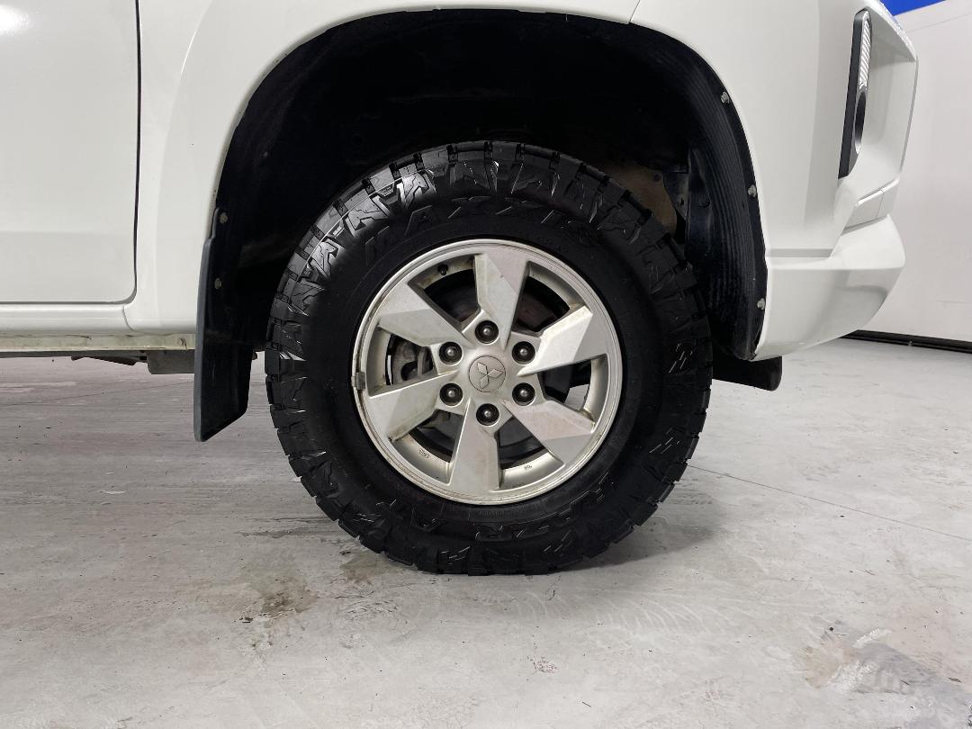 Photo '9' of Mitsubishi Triton