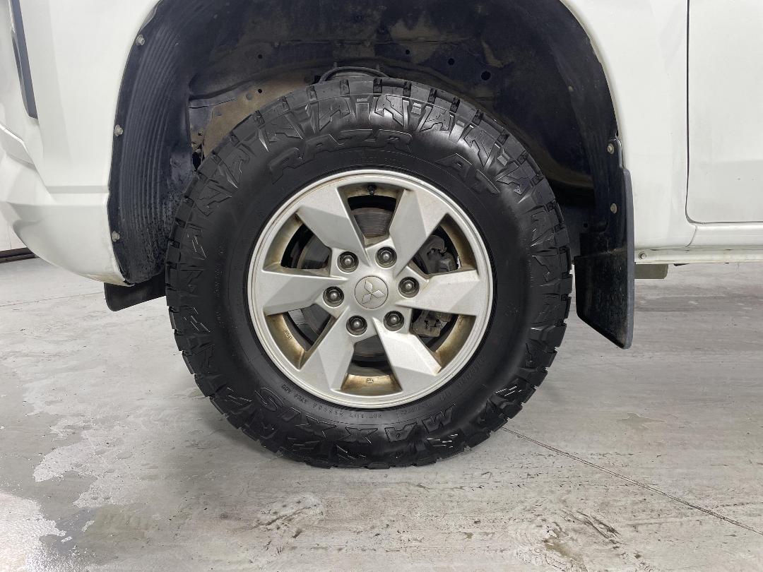 Photo '10' of Mitsubishi Triton