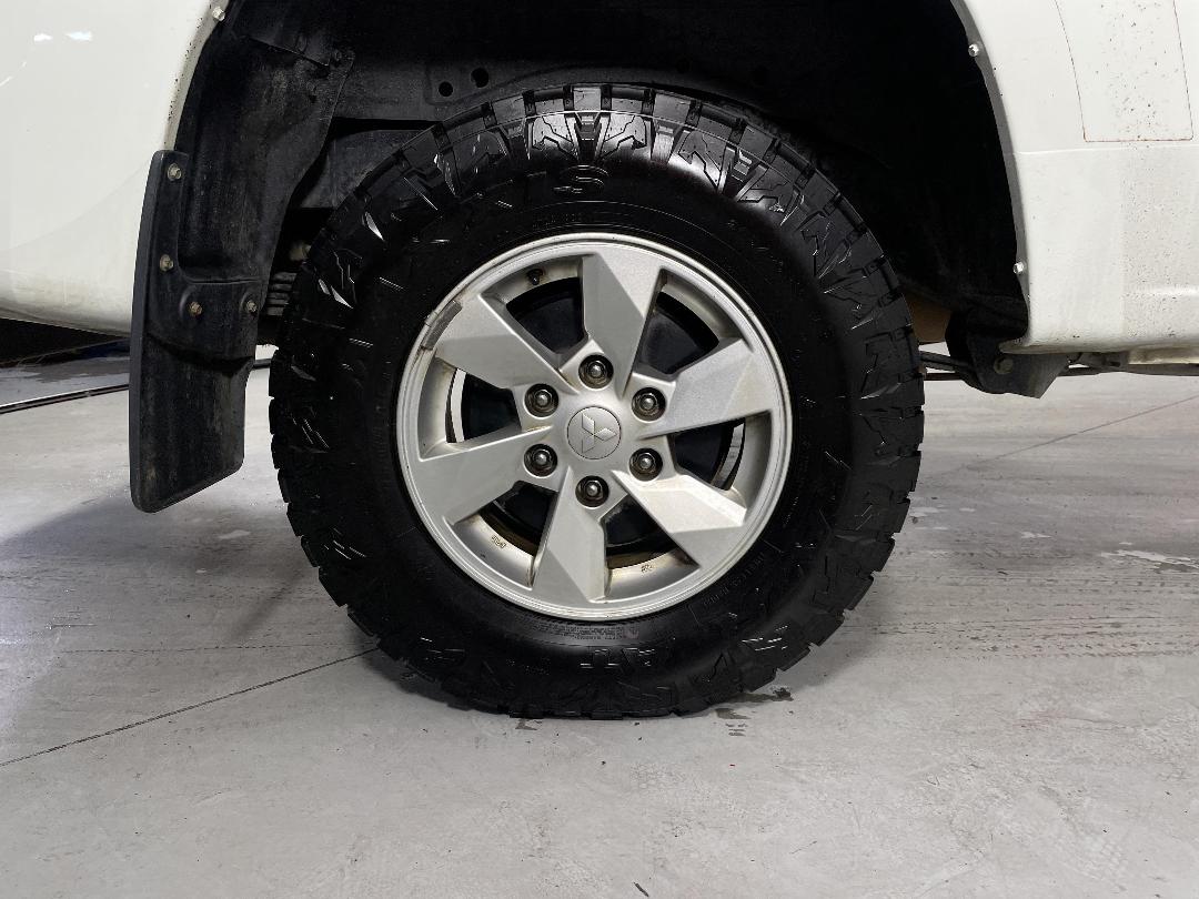 Photo '12' of Mitsubishi Triton