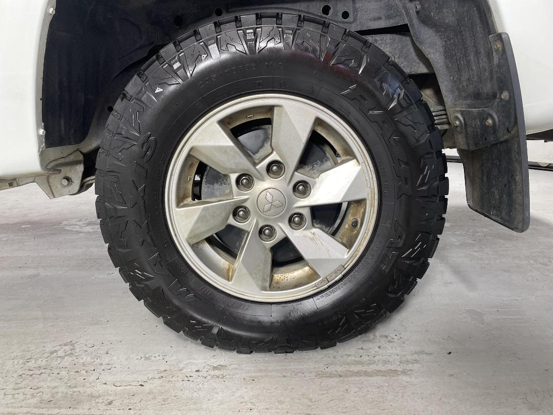 Photo '11' of Mitsubishi Triton