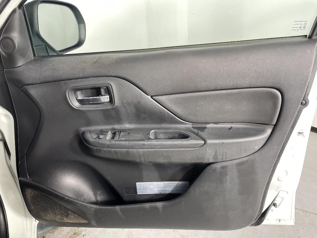 Photo '15' of Mitsubishi Triton