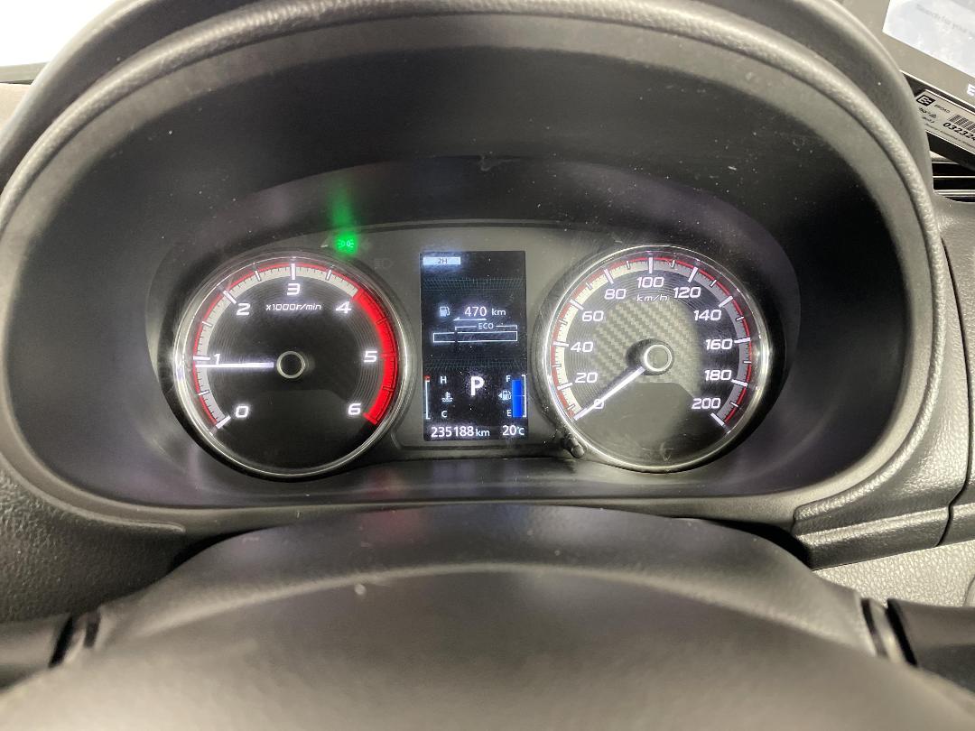 Photo '21' of Mitsubishi Triton