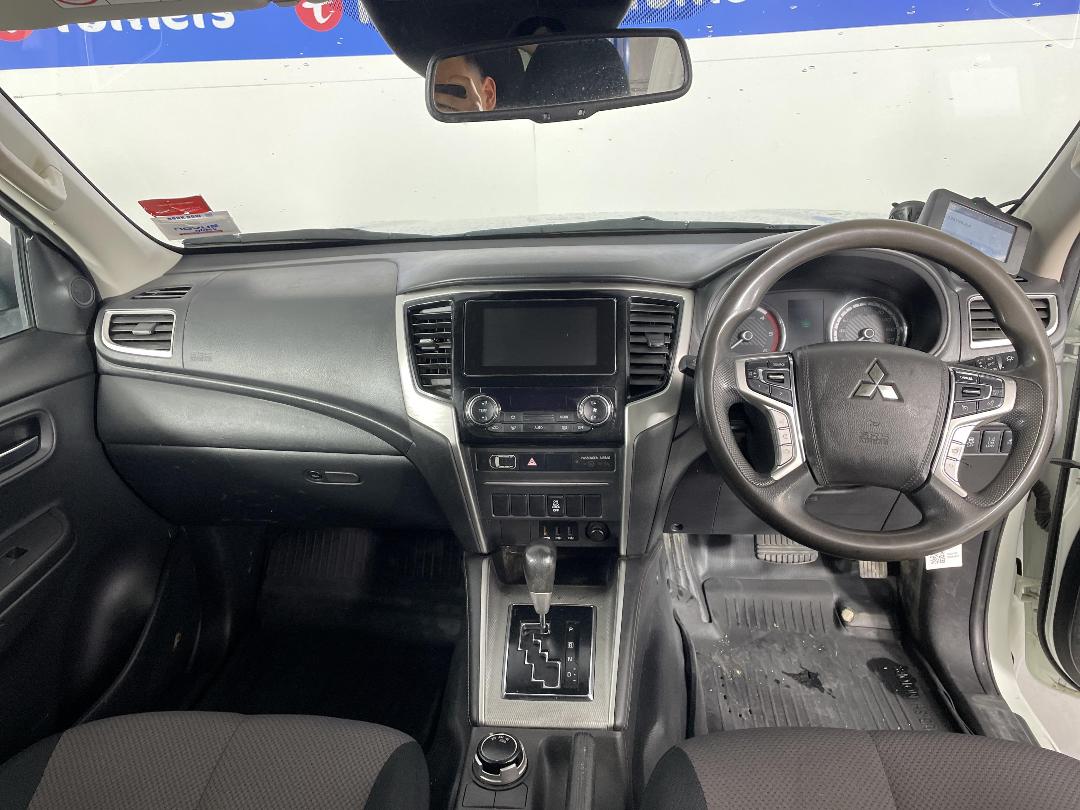 Photo '17' of Mitsubishi Triton