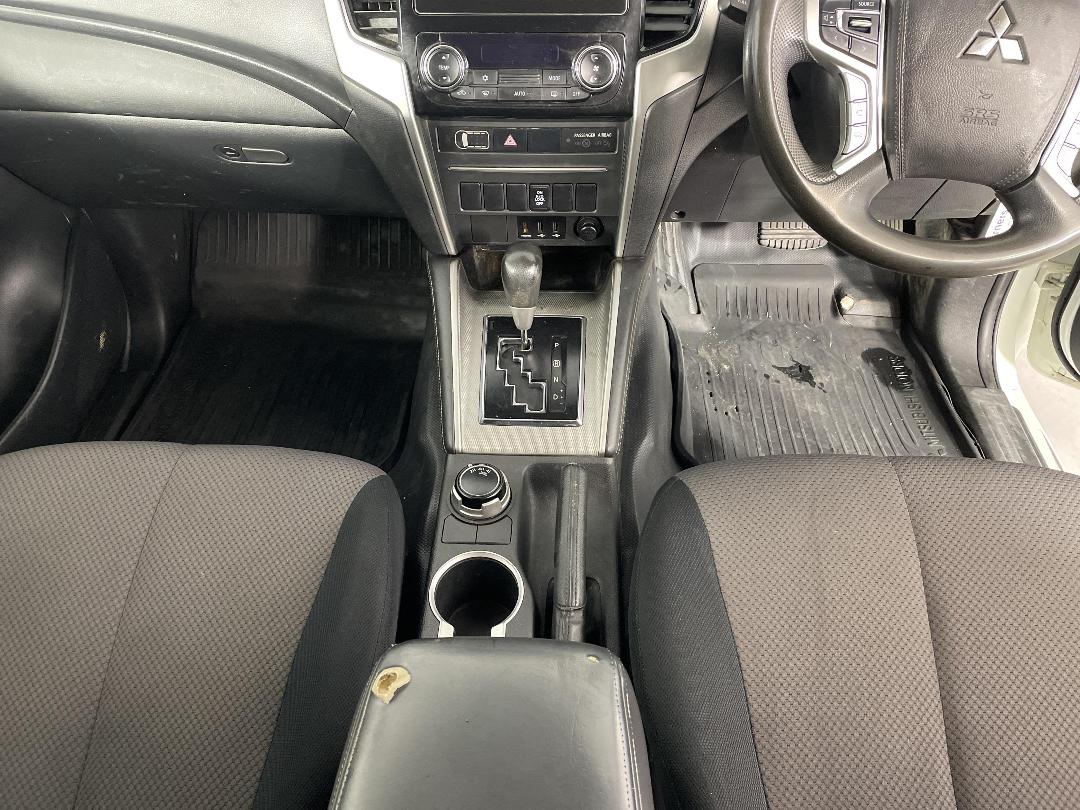 Photo '18' of Mitsubishi Triton