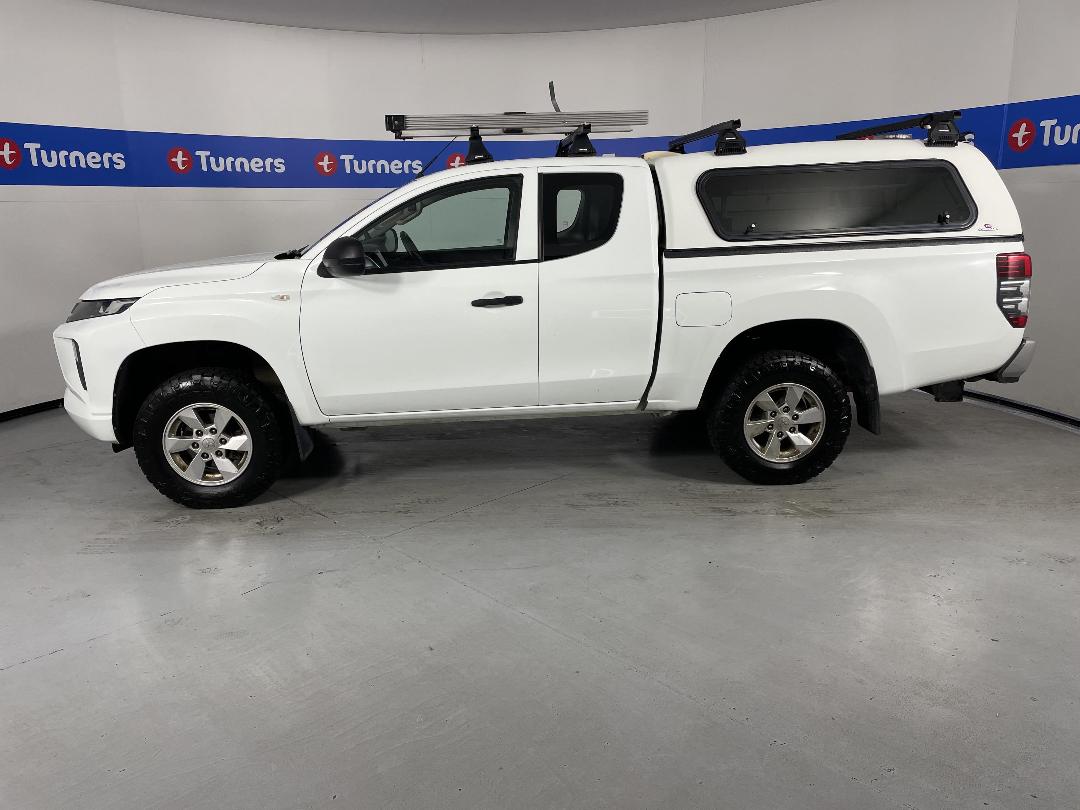 Photo '24' of Mitsubishi Triton