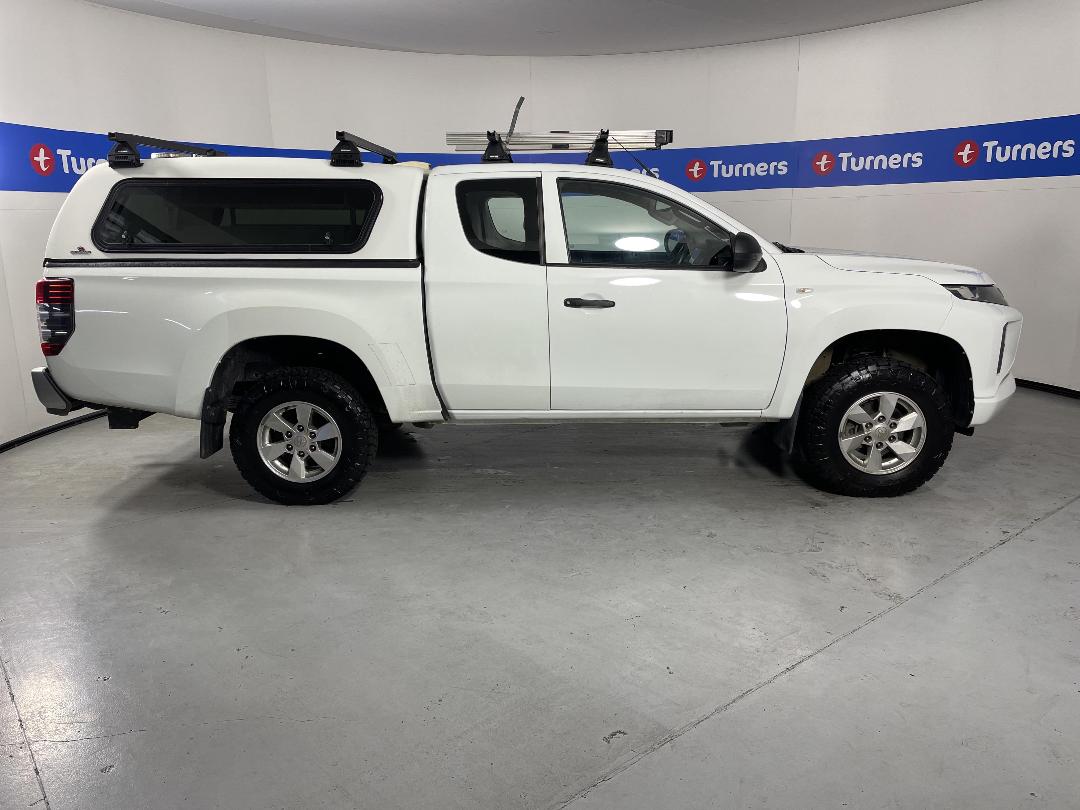 Photo '23' of Mitsubishi Triton