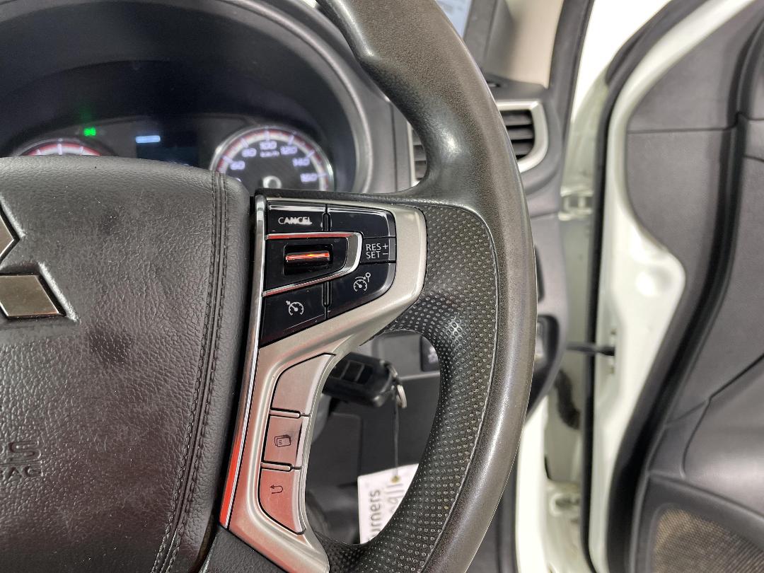 Photo '28' of Mitsubishi Triton