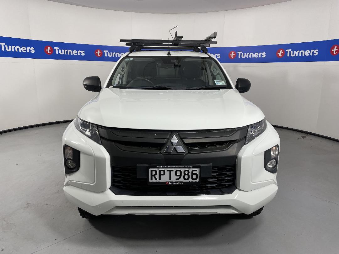 Photo '2' of Mitsubishi Triton