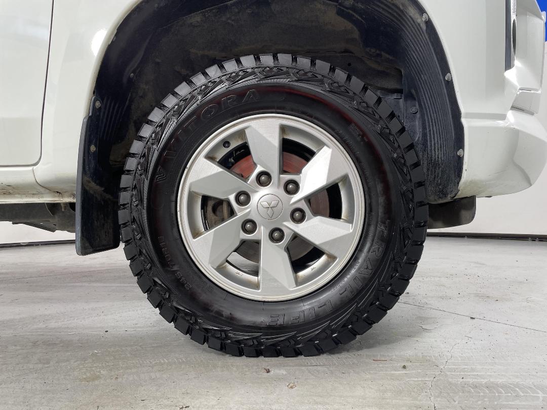 Photo '9' of Mitsubishi Triton