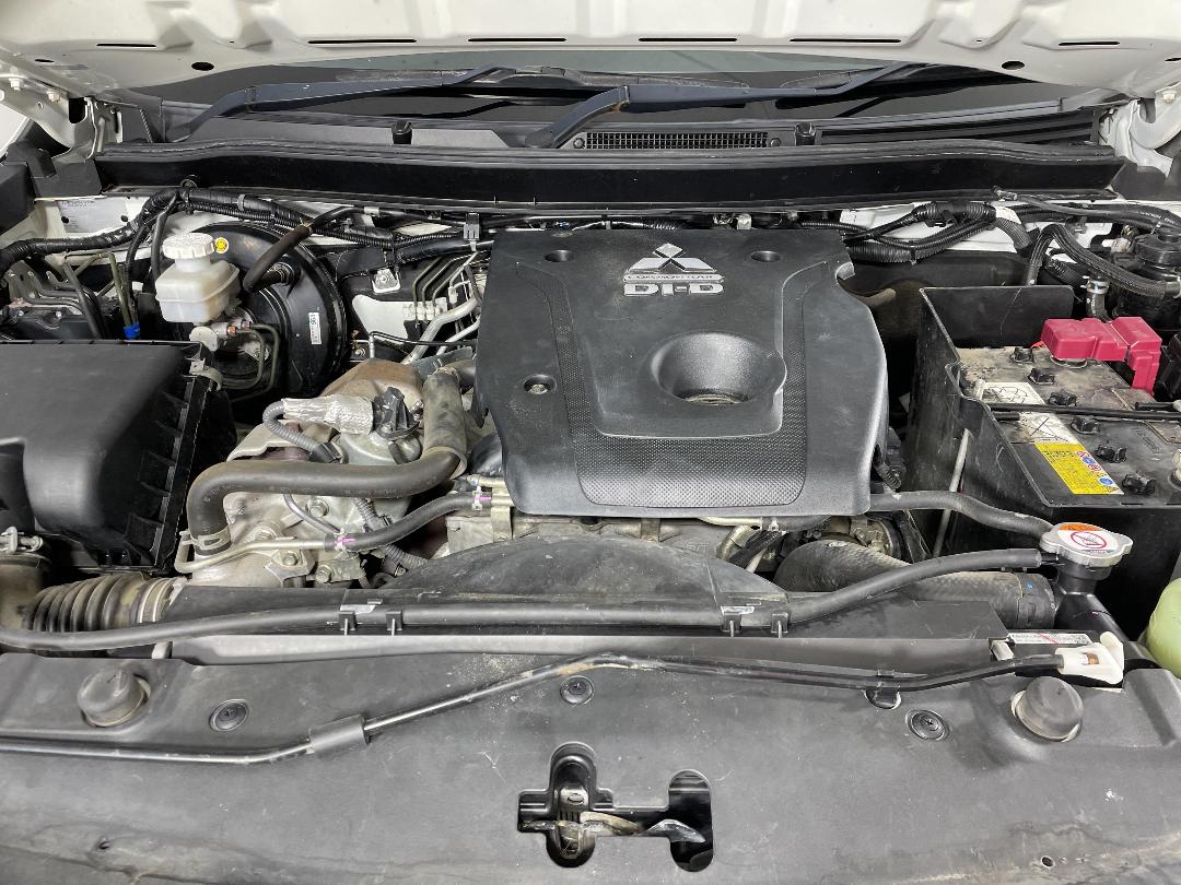 Photo '13' of Mitsubishi Triton