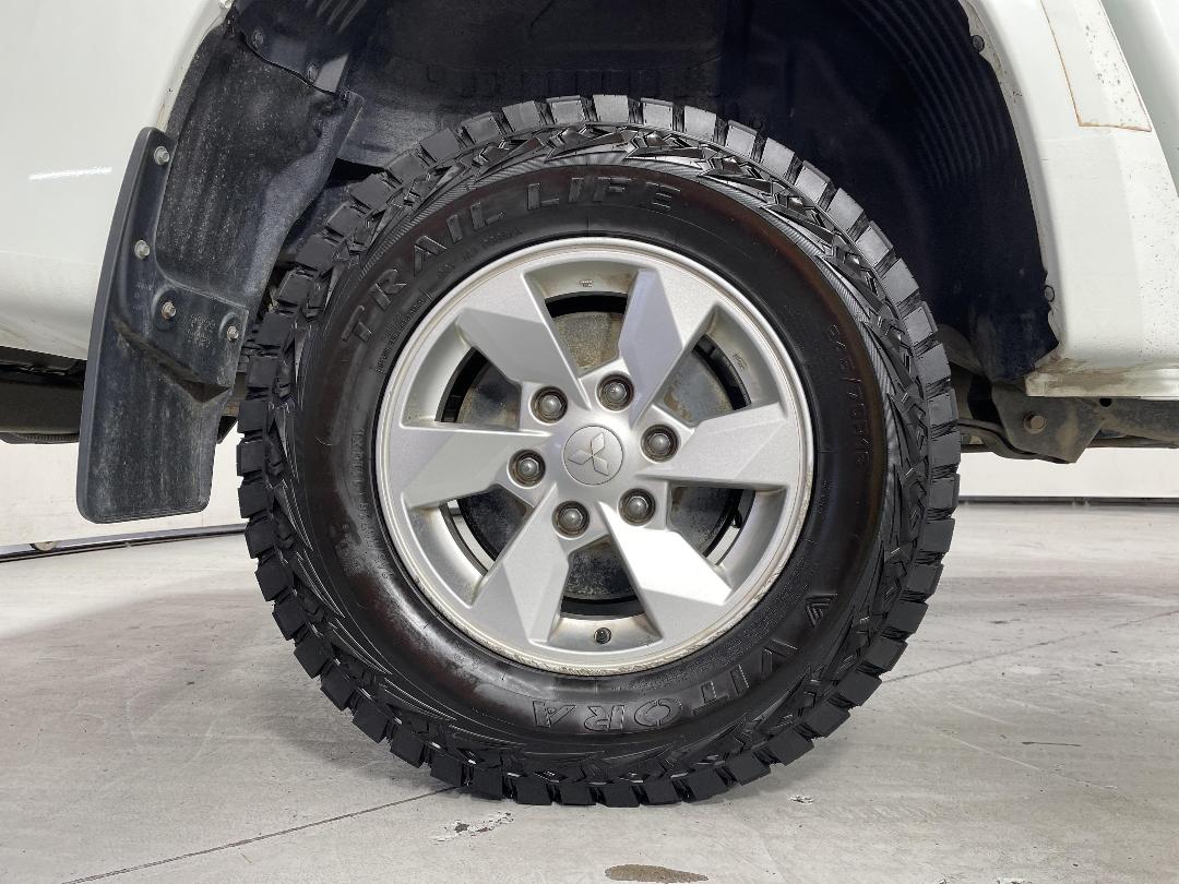 Photo '12' of Mitsubishi Triton