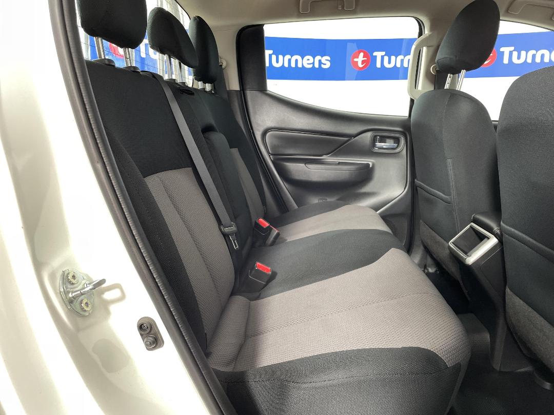 Photo '20' of Mitsubishi Triton