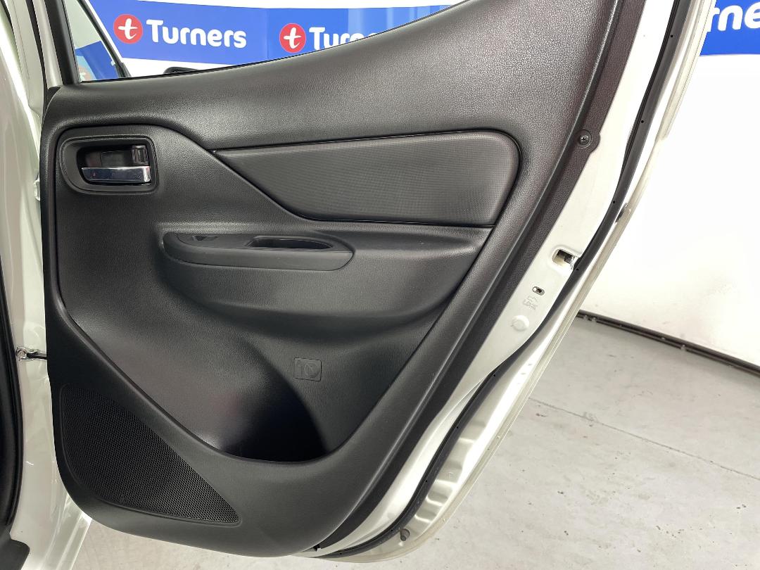 Photo '19' of Mitsubishi Triton