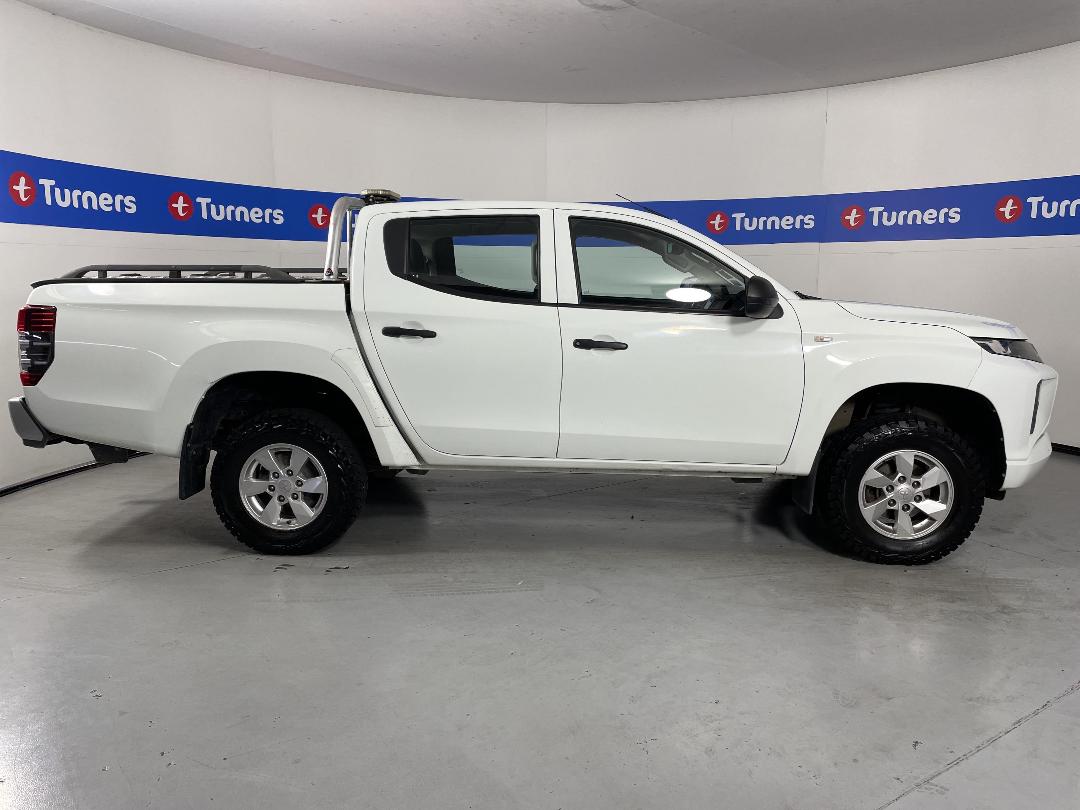 Photo '23' of Mitsubishi Triton