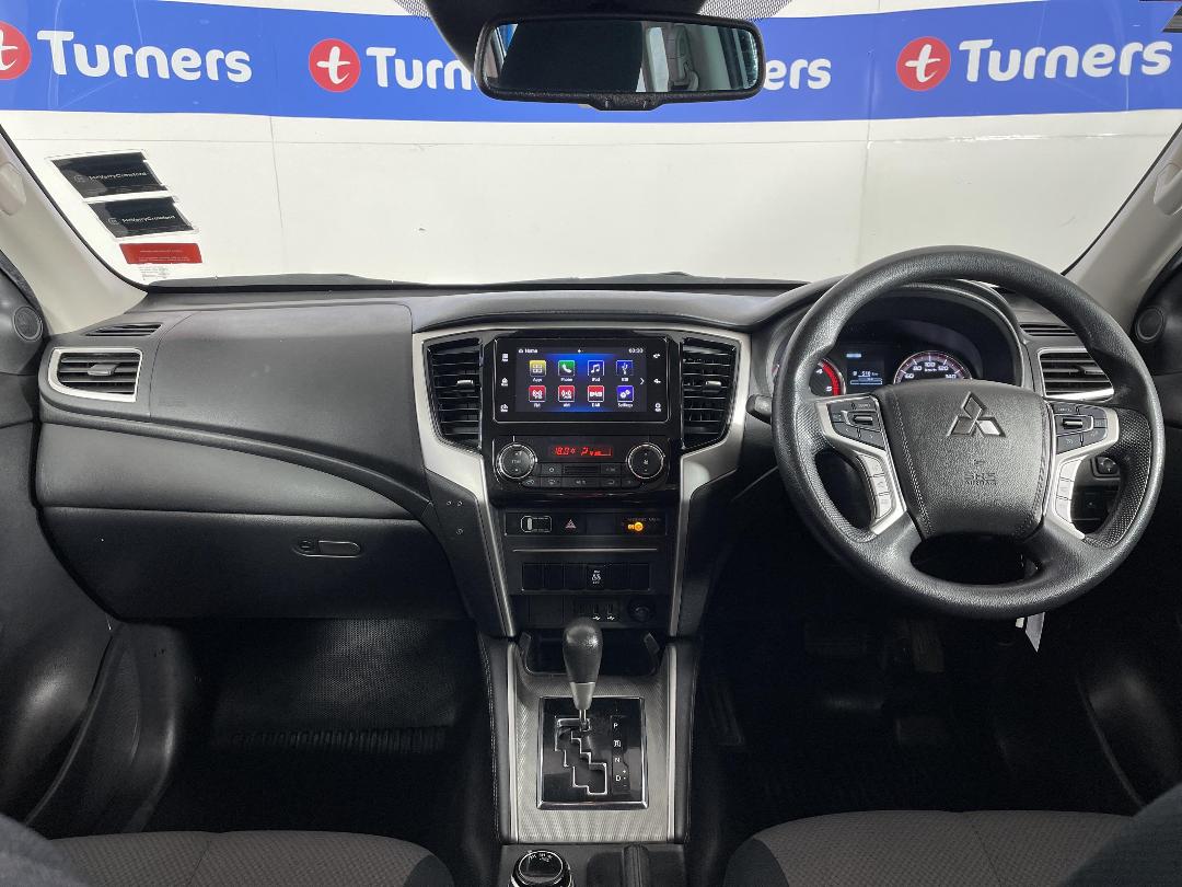 Photo '17' of Mitsubishi Triton