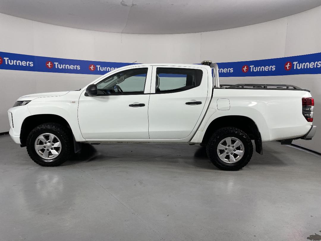 Photo '24' of Mitsubishi Triton