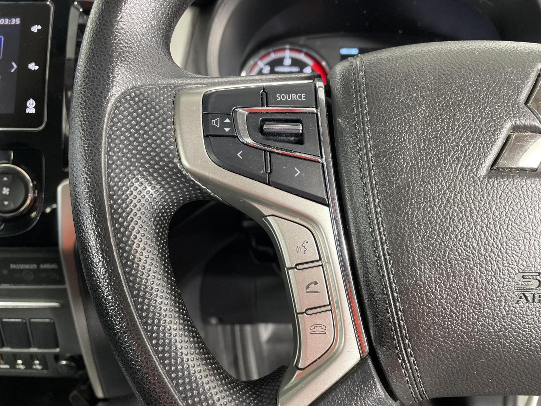 Photo '29' of Mitsubishi Triton