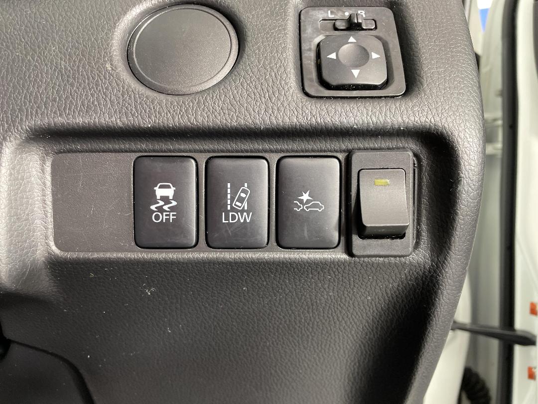 Photo '32' of Mitsubishi Triton