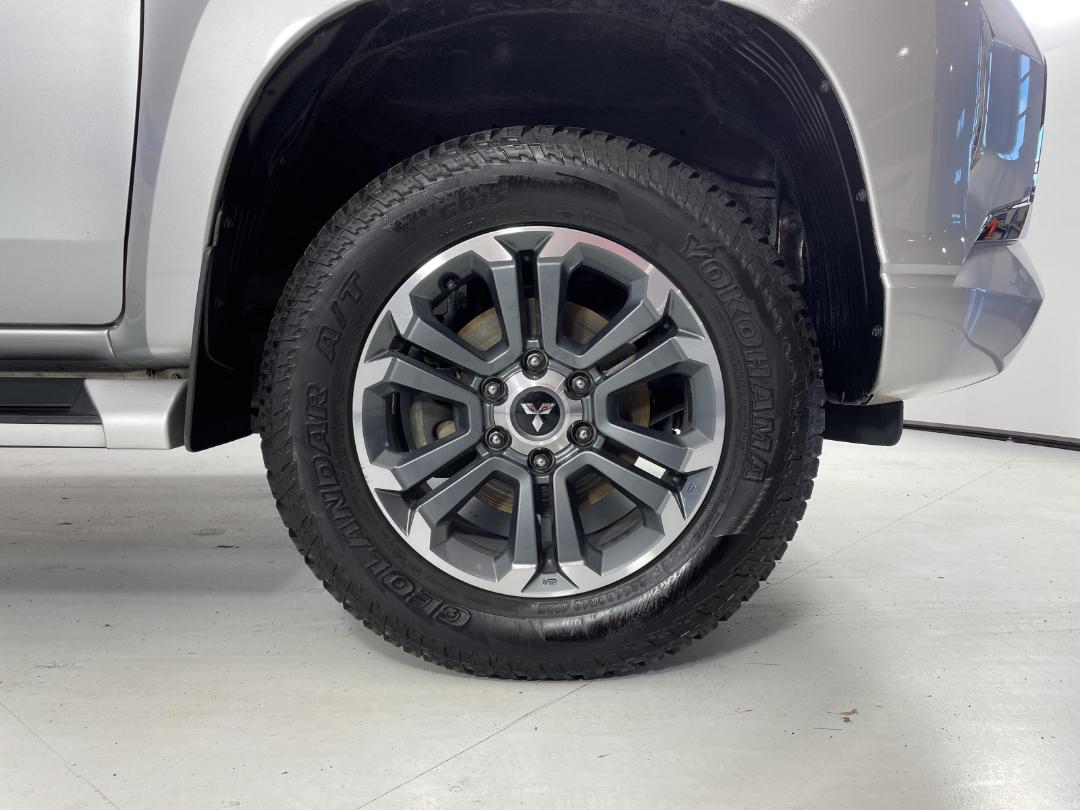 Photo '9' of Mitsubishi Triton