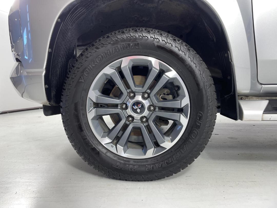 Photo '10' of Mitsubishi Triton