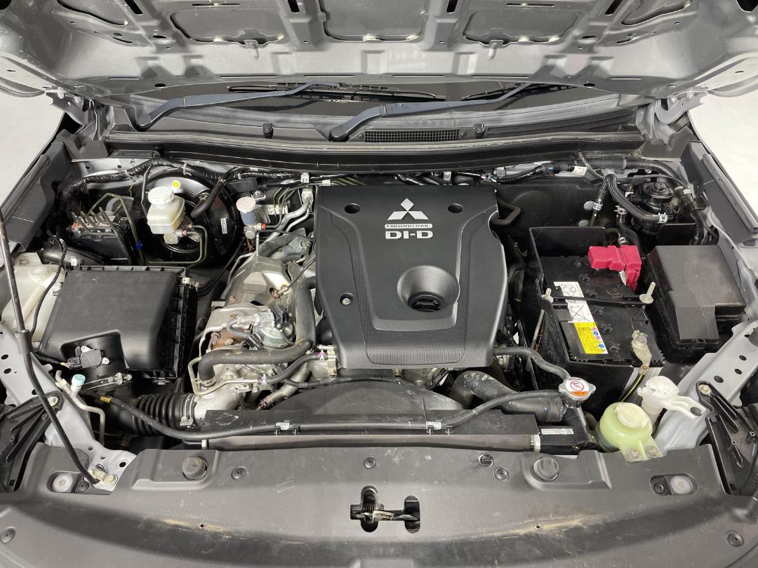 Photo '13' of Mitsubishi Triton