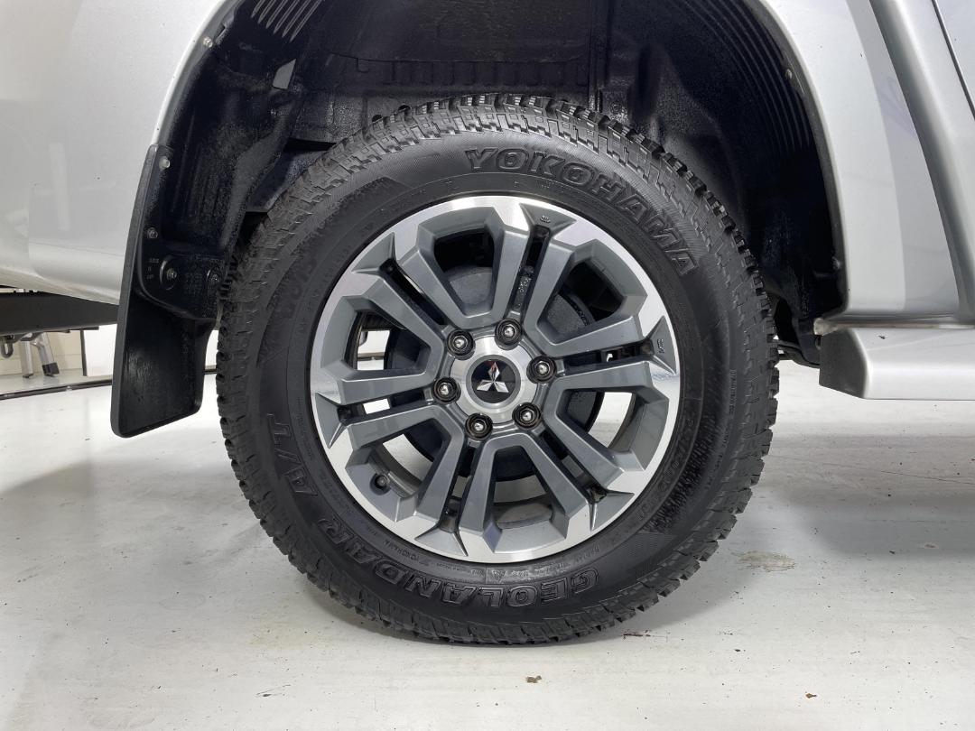 Photo '12' of Mitsubishi Triton