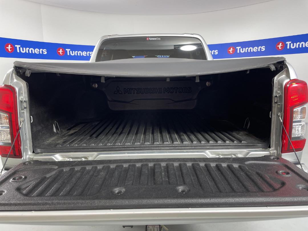 Photo '14' of Mitsubishi Triton