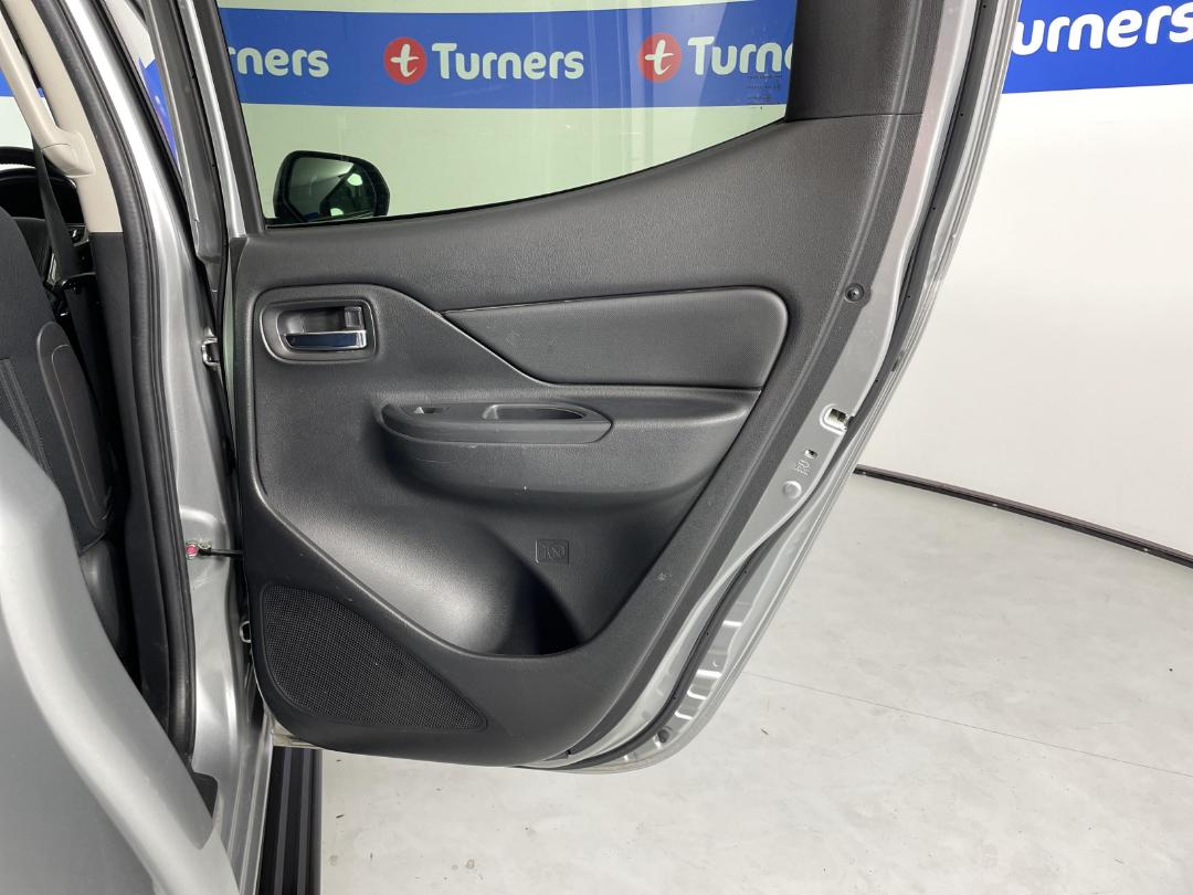 Photo '19' of Mitsubishi Triton