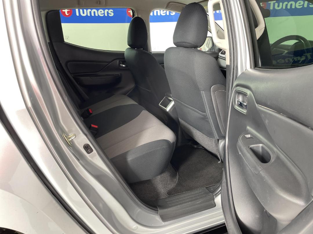 Photo '20' of Mitsubishi Triton