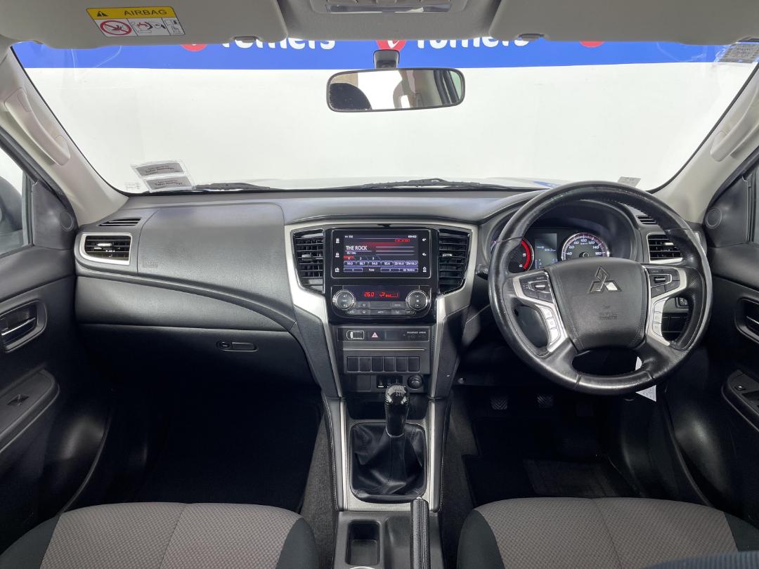 Photo '17' of Mitsubishi Triton