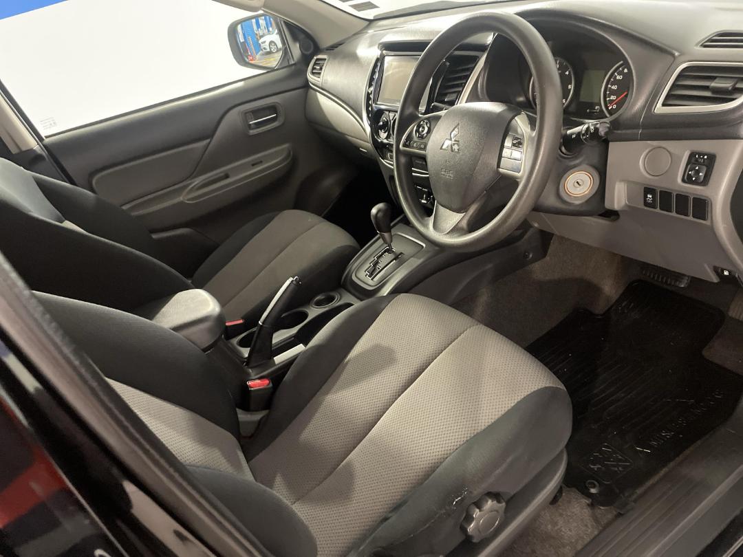 Photo '16' of Mitsubishi Triton