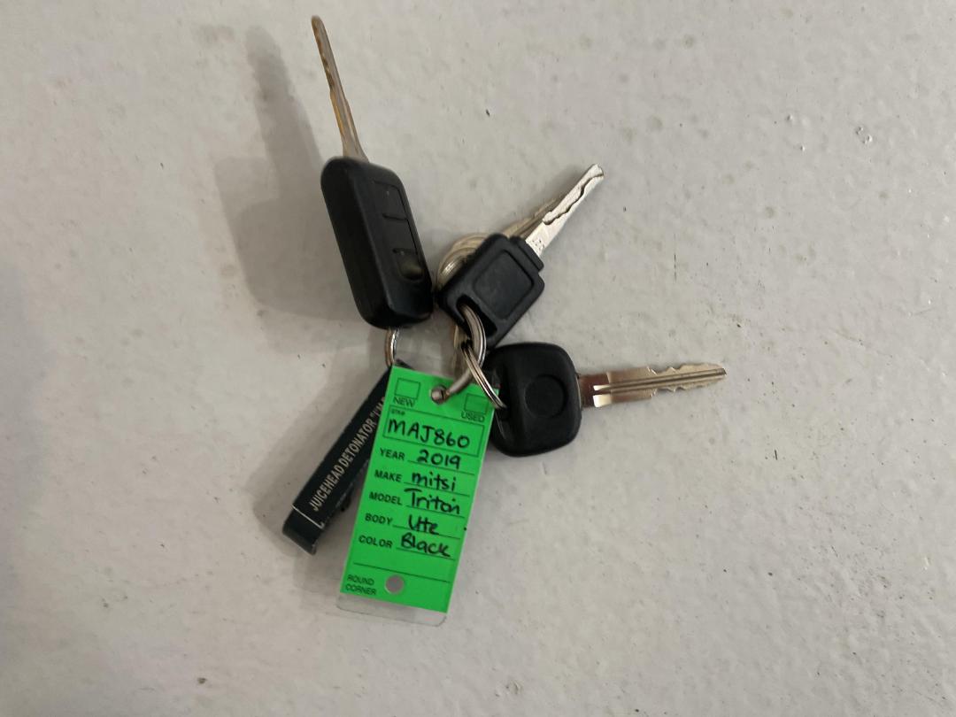 Photo '22' of Mitsubishi Triton