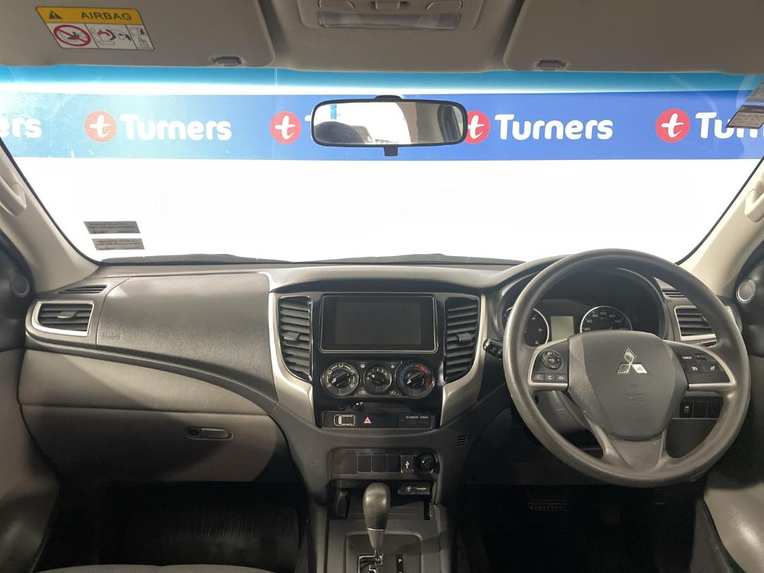 Photo '17' of Mitsubishi Triton