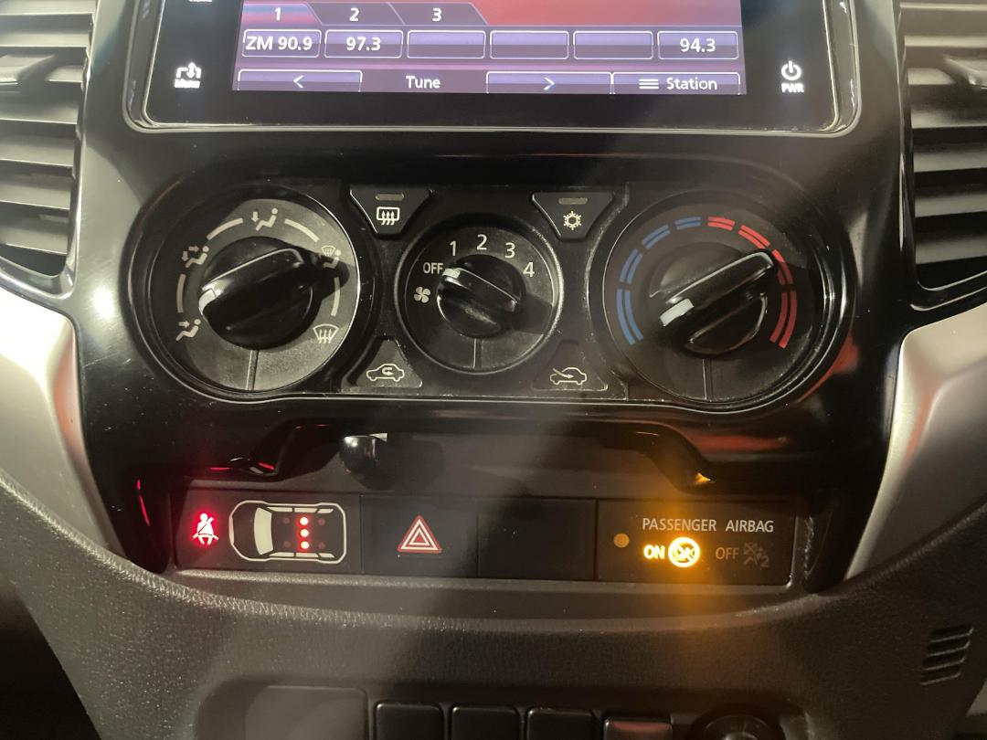 Photo '29' of Mitsubishi Triton