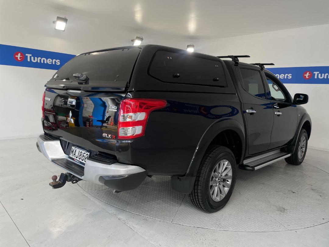 Photo '7' of Mitsubishi Triton