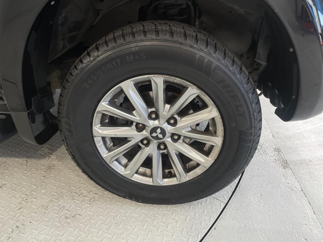 Photo '9' of Mitsubishi Triton