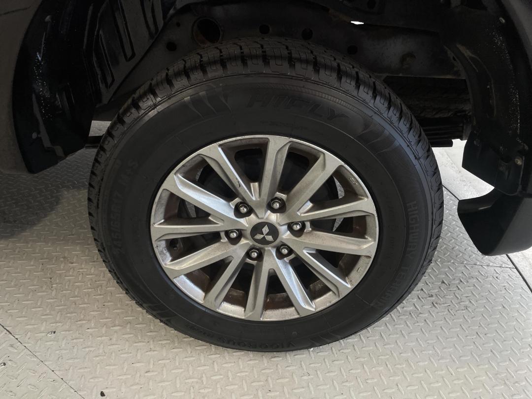 Photo '11' of Mitsubishi Triton