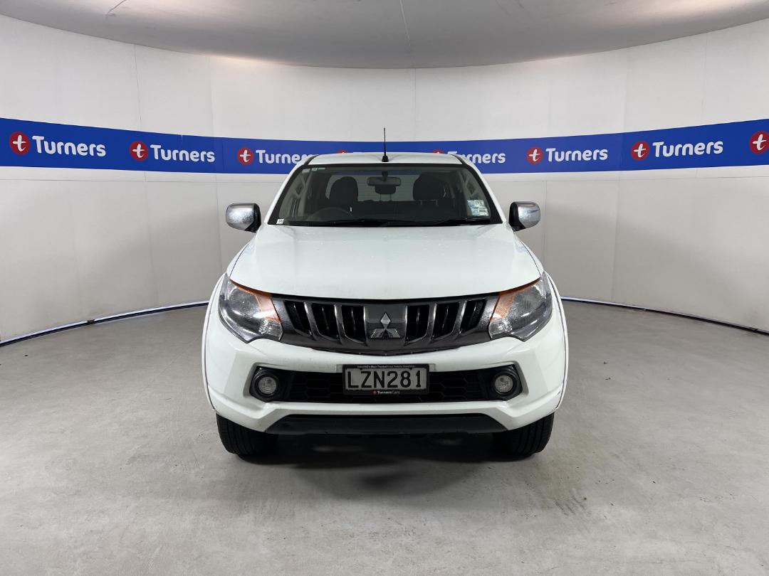 Photo '2' of Mitsubishi Triton